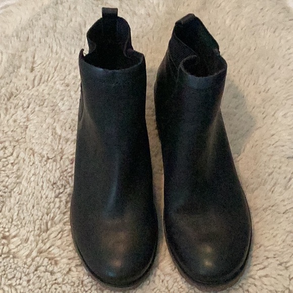 Korks Elsie Black Ankle Booties NWOB - Picture 2 of 8